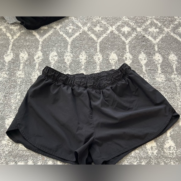 Old Navy Pants - Old Navy women’s black active shorts size medium